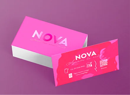 Tarjeta color frente barniz UV brillante frente